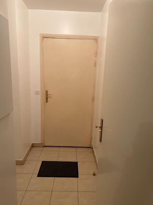 Studio A 2 Pas Du Metro Clichy Exterior foto